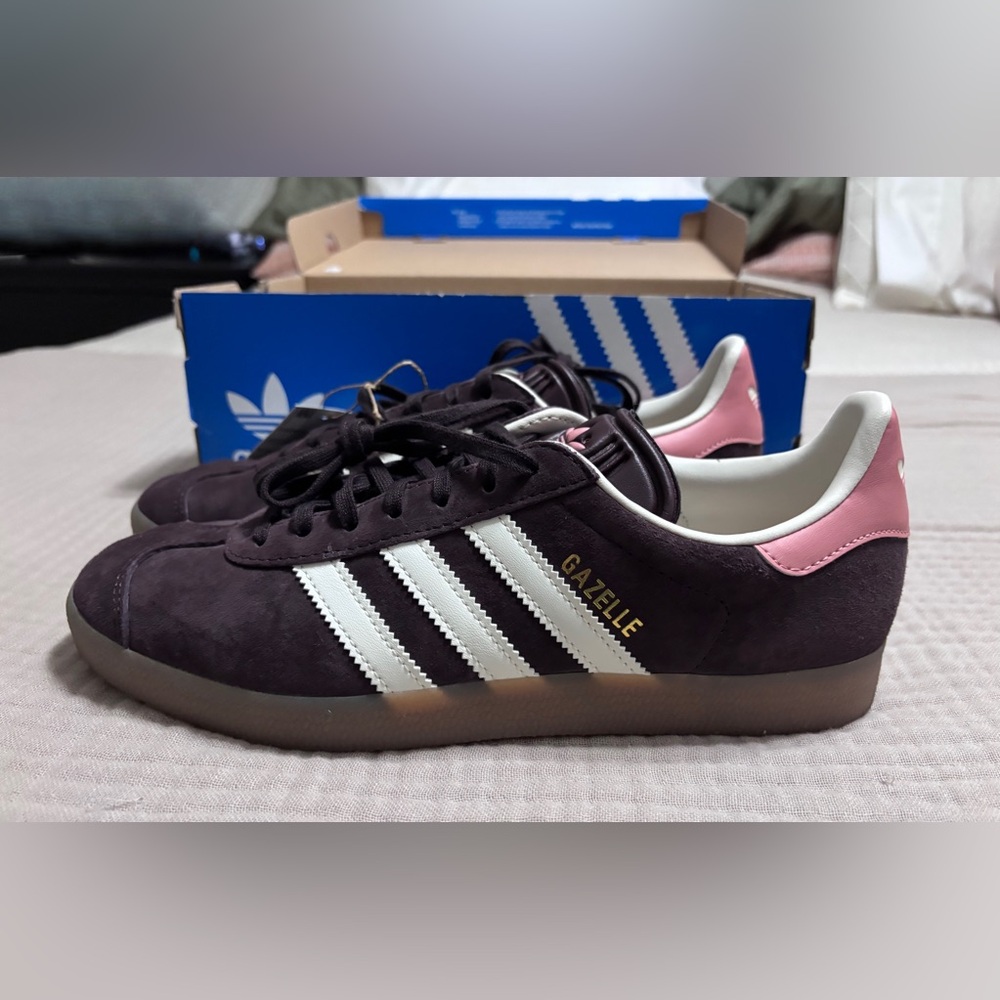 Adidas Gazelle Suede Sneakers - Brown w White & Pink accents. NEW w TAGS in BOX
